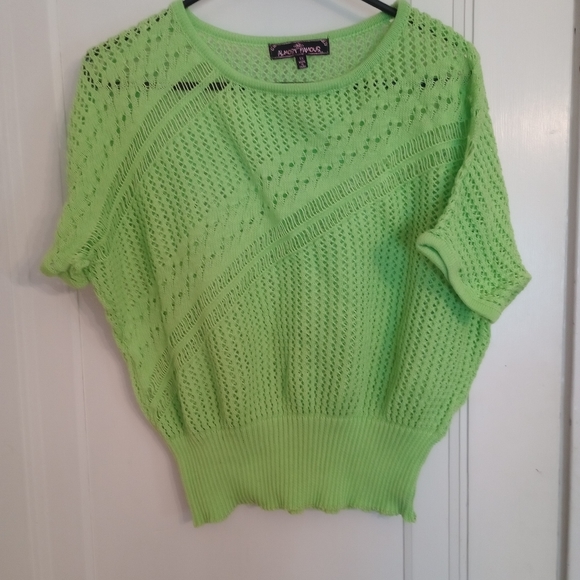 Green clothes - Picture 6 of 8